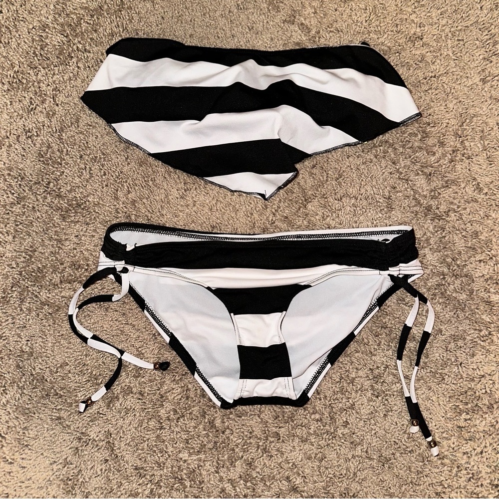 Gianni Bini swimsuit set